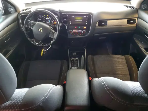 JA4AD3A37JJ004149 2018 MITSUBISHI OUTLANDER - Image 8