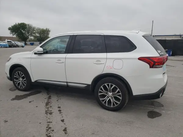 JA4AD3A37JZ002144 2018 MITSUBISHI OUTLANDER - Image 2