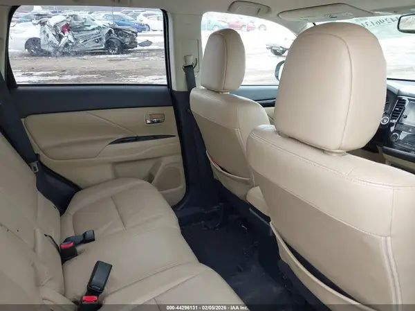 JA4AD3A37JZ004847 2018 MITSUBISHI OUTLANDER - Image 8