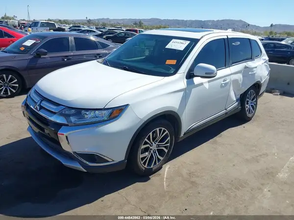 JA4AD3A37JZ005917 2018 MITSUBISHI OUTLANDER - Image 2