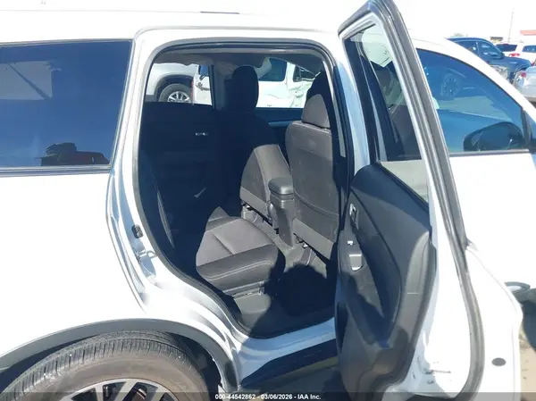 JA4AD3A37JZ005917 2018 MITSUBISHI OUTLANDER - Image 8