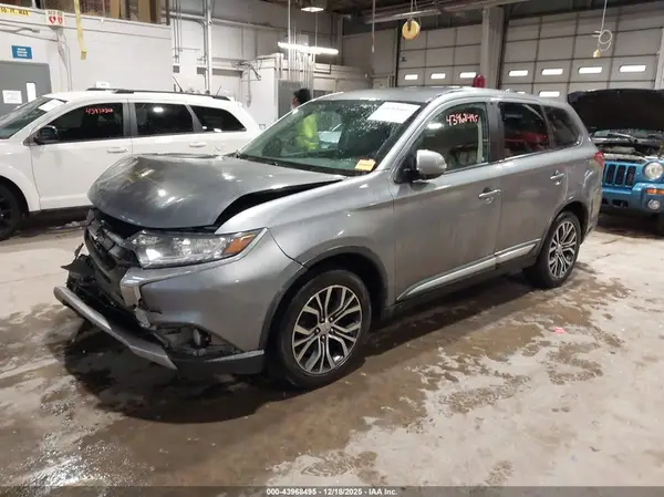 JA4AD3A37JZ017369 2018 MITSUBISHI OUTLANDER - Image 2