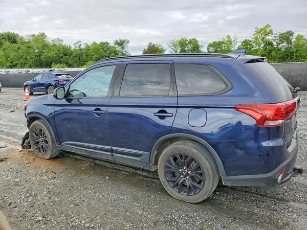 JA4AD3A37JZ018666 2018 MITSUBISHI OUTLANDER - Image 2