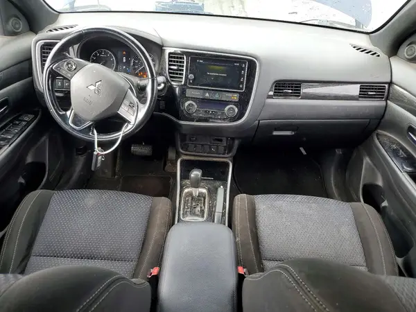 JA4AD3A37JZ018666 2018 MITSUBISHI OUTLANDER - Image 8