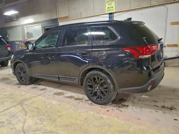 JA4AD3A37JZ018778 2018 MITSUBISHI OUTLANDER - Image 2