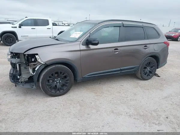 JA4AD3A37JZ019574 2018 MITSUBISHI OUTLANDER - Image 2