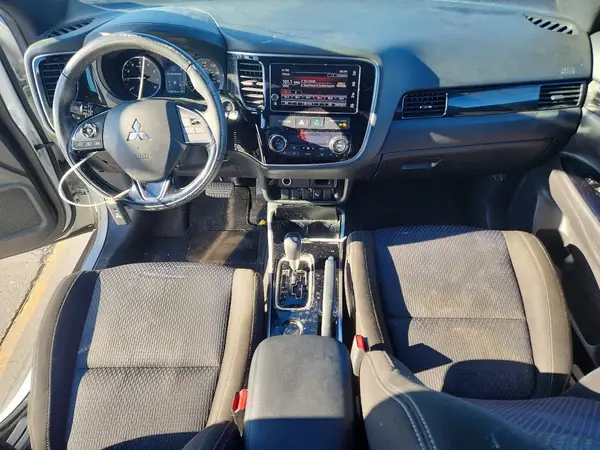 JA4AD3A37JZ019851 2018 MITSUBISHI OUTLANDER - Image 8