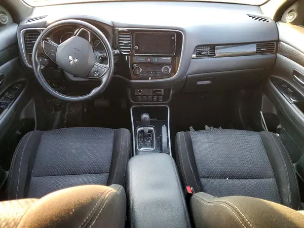 JA4AD3A37JZ020675 2018 MITSUBISHI OUTLANDER - Image 8