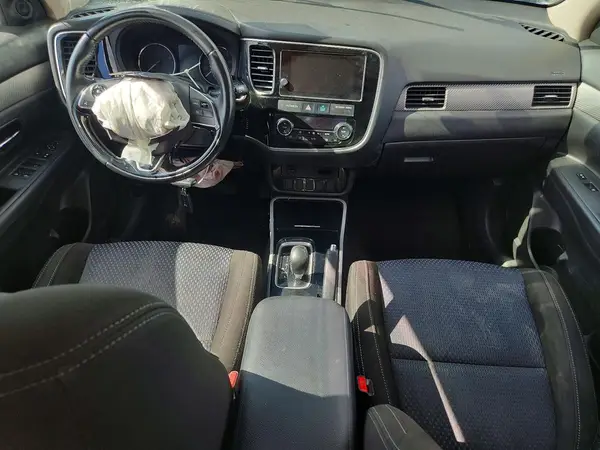 JA4AD3A37JZ023639 2018 MITSUBISHI OUTLANDER - Image 8