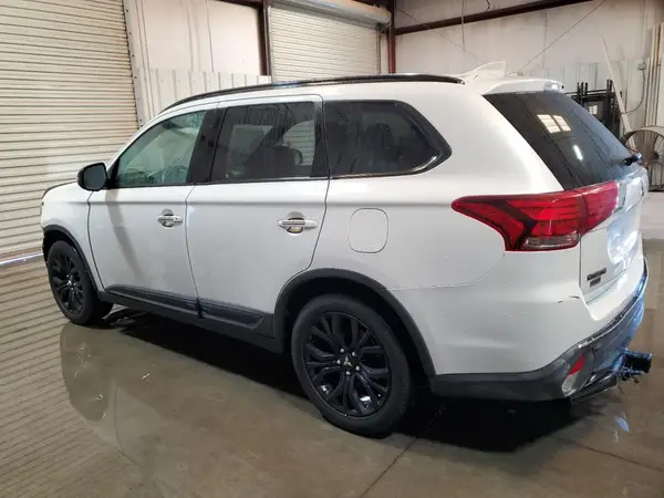 JA4AD3A37JZ030428 2018 MITSUBISHI OUTLANDER - Image 2