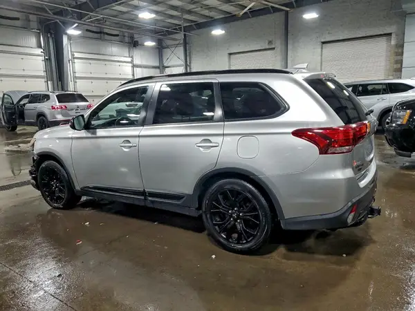 JA4AD3A37JZ030882 2018 MITSUBISHI OUTLANDER - Image 2