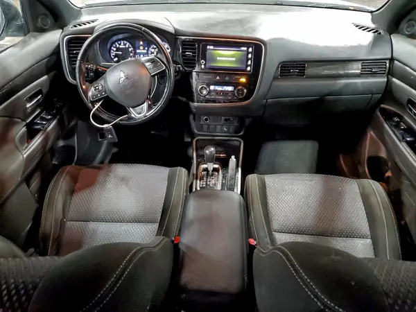 JA4AD3A37JZ030882 2018 MITSUBISHI OUTLANDER - Image 8
