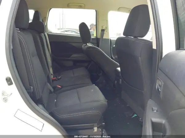 JA4AD3A37JZ035712 2018 MITSUBISHI OUTLANDER - Image 8