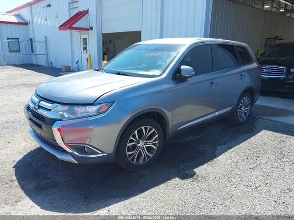 JA4AD3A37JZ043518 2018 MITSUBISHI OUTLANDER - Image 2