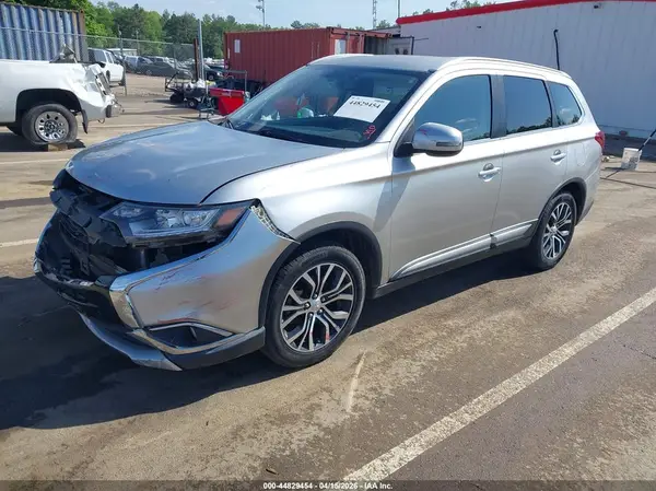 JA4AD3A37JZ047505 2018 MITSUBISHI OUTLANDER - Image 2