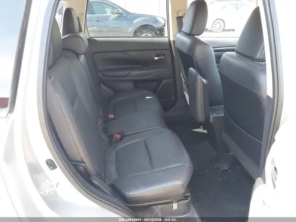 JA4AD3A37JZ047505 2018 MITSUBISHI OUTLANDER - Image 8
