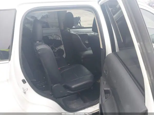 JA4AD3A37JZ050999 2018 MITSUBISHI OUTLANDER - Image 8
