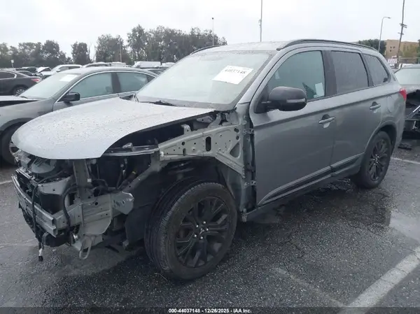 JA4AD3A37JZ060089 2018 MITSUBISHI OUTLANDER - Image 2