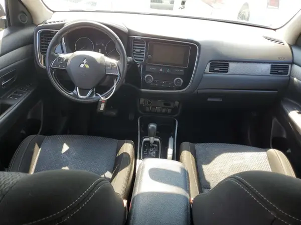 JA4AD3A37JZ063915 2018 MITSUBISHI OUTLANDER - Image 8