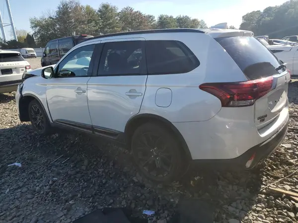 JA4AD3A37JZ068242 2018 MITSUBISHI OUTLANDER - Image 2