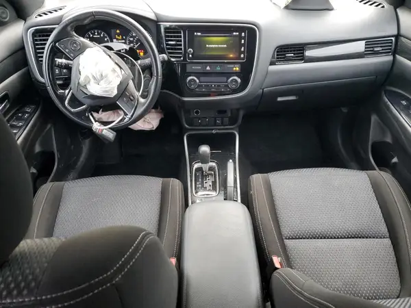 JA4AD3A37JZ068242 2018 MITSUBISHI OUTLANDER - Image 8