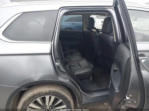 JA4AD3A37KJ001432 2019 MITSUBISHI OUTLANDER - Image 8