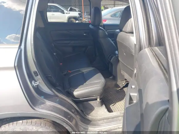 JA4AD3A37KZ014232 2019 MITSUBISHI OUTLANDER - Image 8