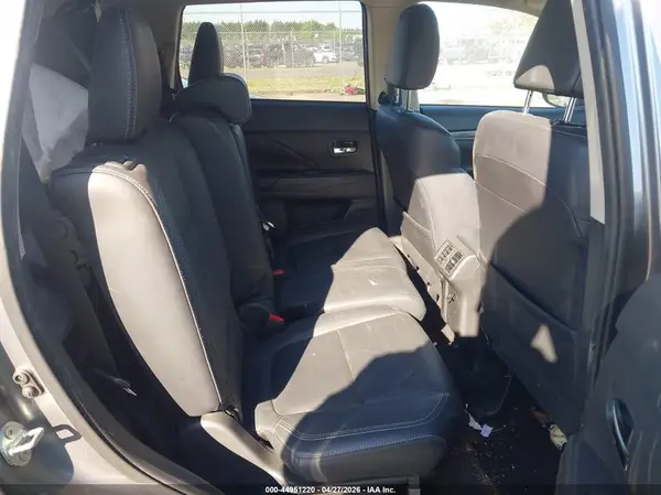 JA4AD3A37KZ014327 2019 MITSUBISHI OUTLANDER - Image 8