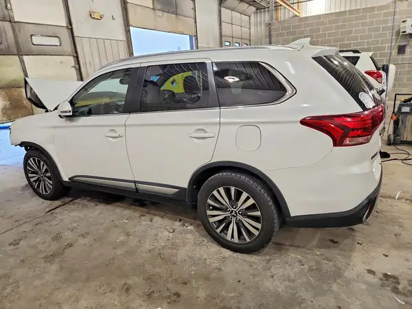 JA4AD3A37KZ018913 2019 MITSUBISHI OUTLANDER - Image 2