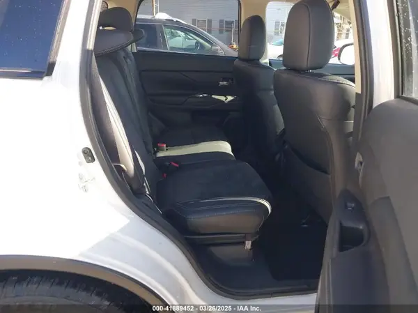 JA4AD3A37KZ030611 2019 MITSUBISHI OUTLANDER - Image 8