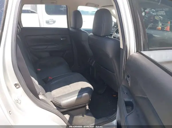 JA4AD3A37KZ035453 2019 MITSUBISHI OUTLANDER - Image 8