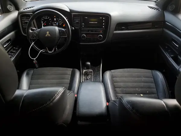 JA4AD3A37KZ038319 2019 MITSUBISHI OUTLANDER - Image 8