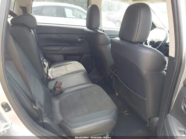 JA4AD3A37KZ041818 2019 MITSUBISHI OUTLANDER - Image 8