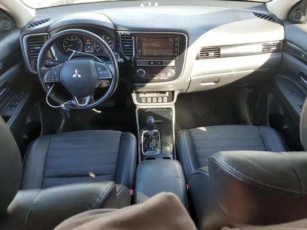 JA4AD3A37KZ042872 2019 MITSUBISHI OUTLANDER - Image 8