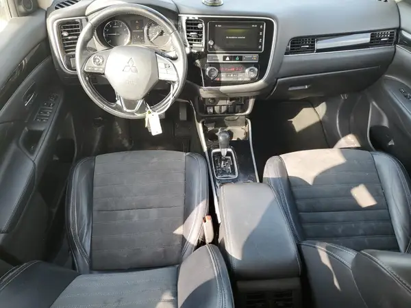 JA4AD3A37KZ051796 2019 MITSUBISHI OUTLANDER - Image 8
