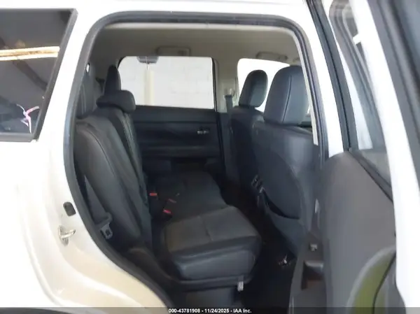 JA4AD3A37KZ055749 2019 MITSUBISHI OUTLANDER - Image 8