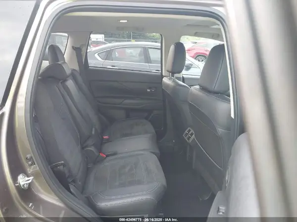 JA4AD3A37LZ004298 2020 MITSUBISHI OUTLANDER - Image 8