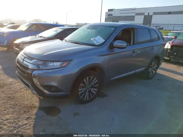JA4AD3A37LZ005130 2020 MITSUBISHI OUTLANDER - Image 2