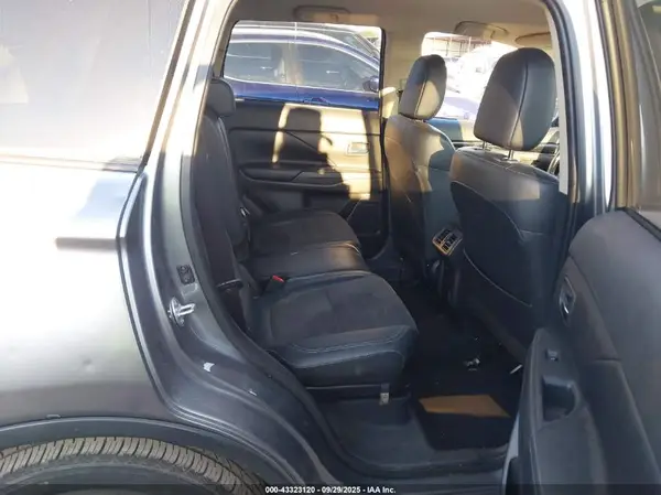 JA4AD3A37LZ005130 2020 MITSUBISHI OUTLANDER - Image 8