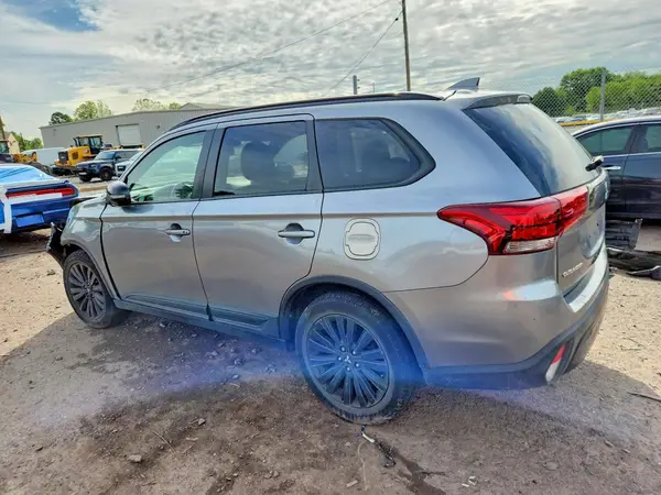 JA4AD3A37LZ022655 2020 MITSUBISHI OUTLANDER - Image 2