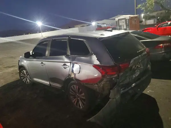 JA4AD3A37LZ023952 2020 MITSUBISHI OUTLANDER - Image 2