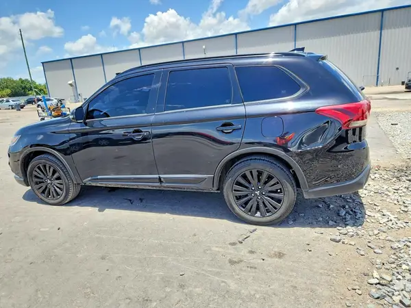 JA4AD3A37LZ028312 2020 MITSUBISHI OUTLANDER - Image 2