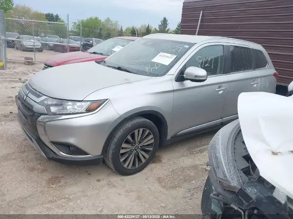 JA4AD3A37LZ034935 2020 MITSUBISHI OUTLANDER - Image 2