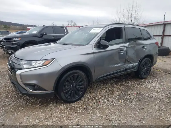 JA4AD3A37LZ036734 2020 MITSUBISHI OUTLANDER - Image 2