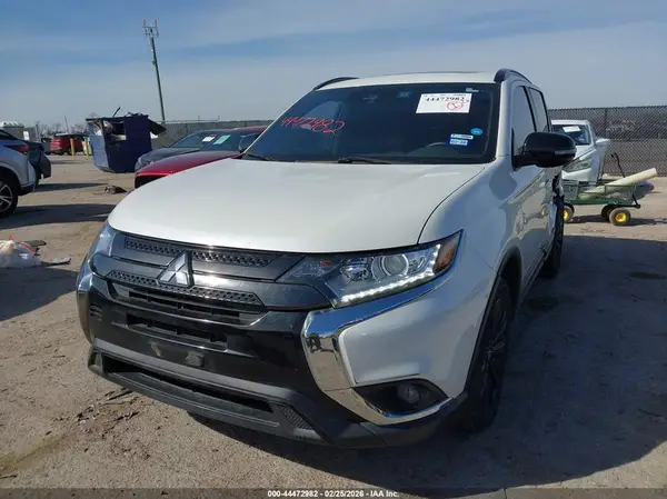 JA4AD3A37LZ047023 2020 MITSUBISHI OUTLANDER - Image 2