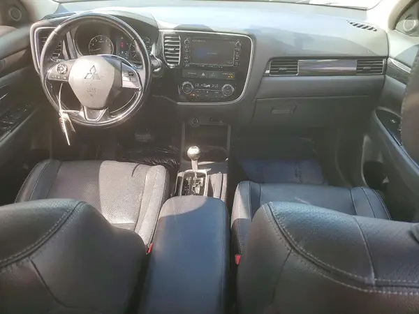 JA4AD3A38GZ000590 2016 MITSUBISHI OUTLANDER - Image 8