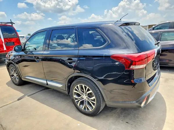 JA4AD3A38GZ011797 2016 MITSUBISHI OUTLANDER - Image 2