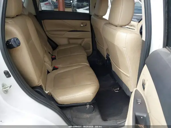 JA4AD3A38GZ019642 2016 MITSUBISHI OUTLANDER - Image 8