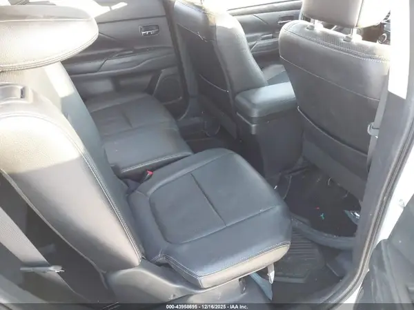 JA4AD3A38GZ028213 2016 MITSUBISHI OUTLANDER - Image 8