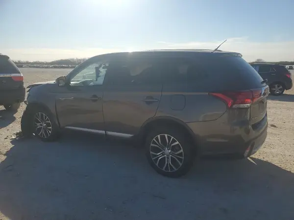 JA4AD3A38GZ044556 2016 MITSUBISHI OUTLANDER - Image 2